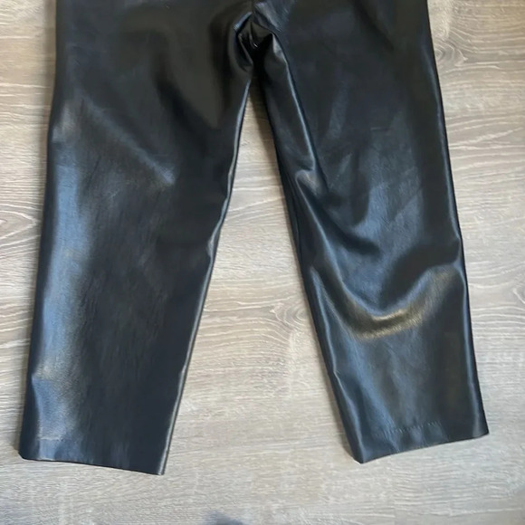Aritzia Babaton Command Cropped Pant - Picture 12 of 13